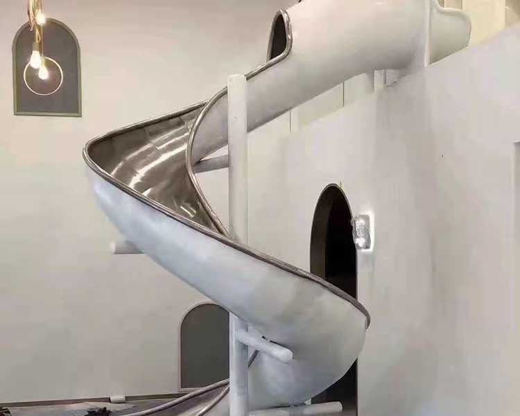 太原振鵬分析太原大型滑梯和小型滑梯有何不同？