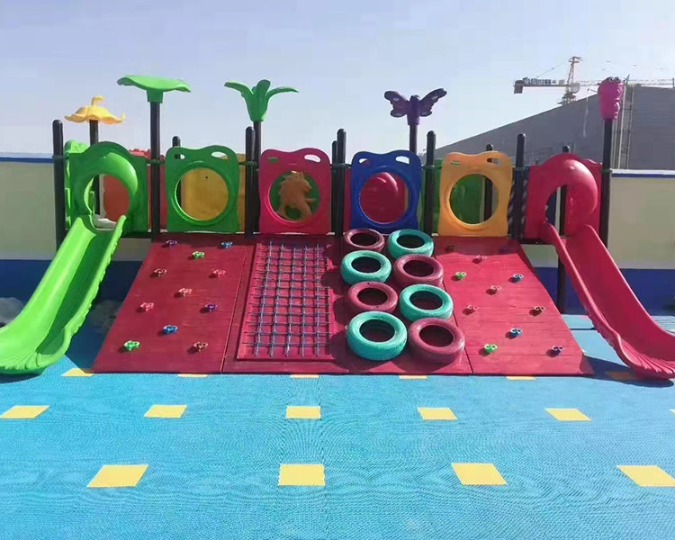 振鵬幼教玩具總結(jié)，如何選擇流行的幼兒園大型滑梯？