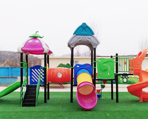 幼兒園滑梯